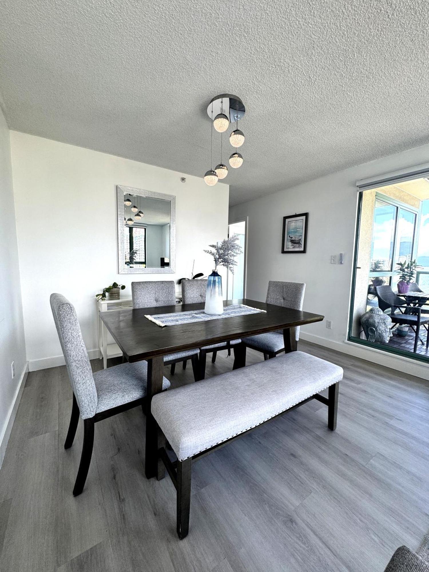 Stunning Ocean Apartment Vancouver Bagian luar foto