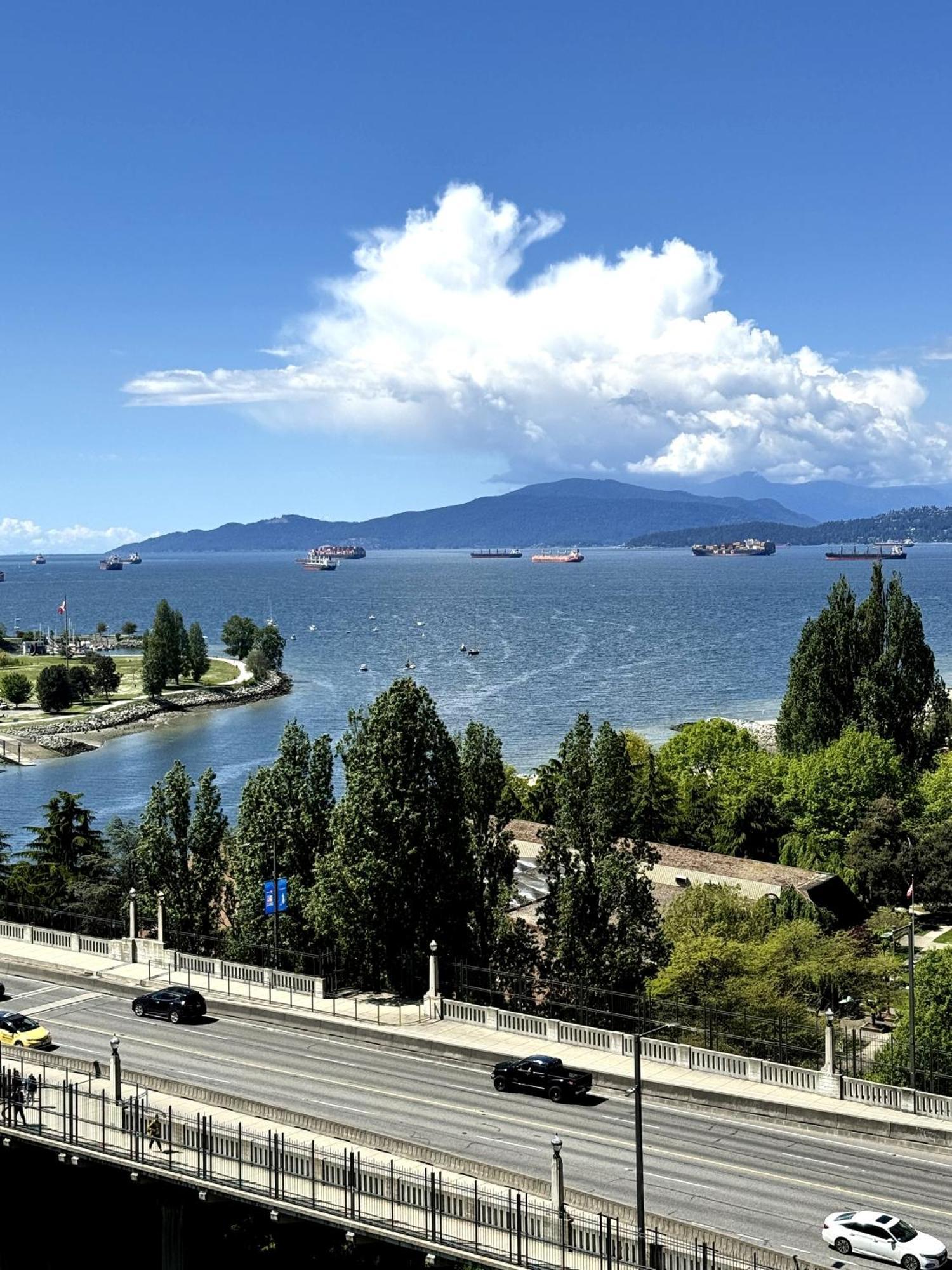 Stunning Ocean Apartment Vancouver Bagian luar foto